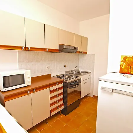 Otel Anna 920 Valbandon